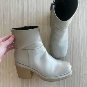 Amazon women’s beige leather ankle boots size 8